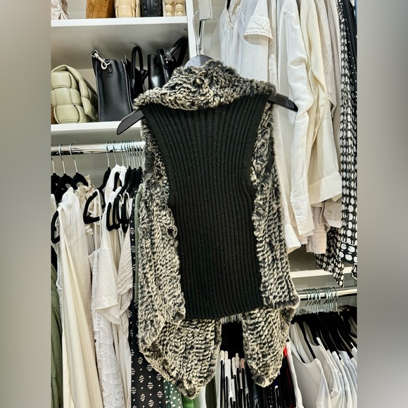 Elliatt Rabbit Fur Vest - Picture 6 of 8